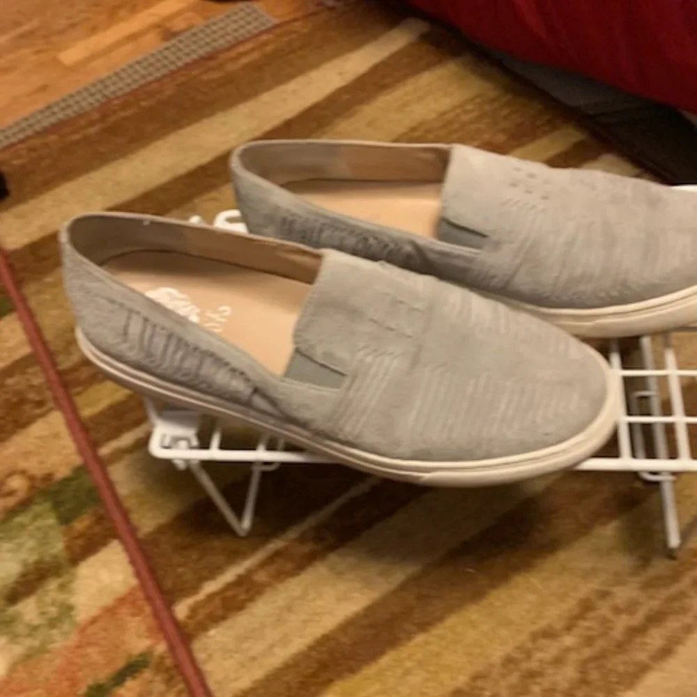 Vince Camuto Womens beyza Suede Closed Toe Loafers